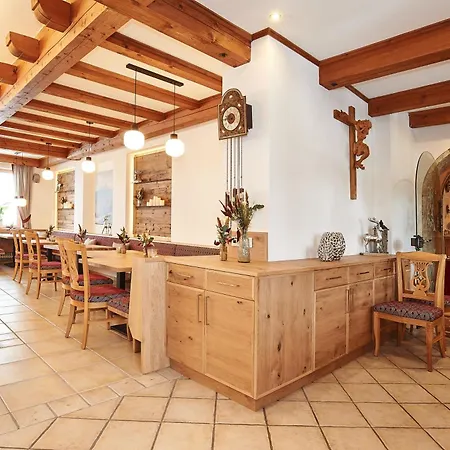 Hotel Neuhaeusl Superior 4*