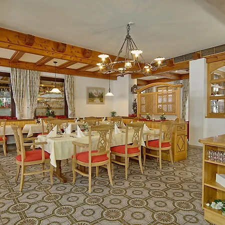 Hotel Neuhaeusl - Herzlich Familiaer 4*