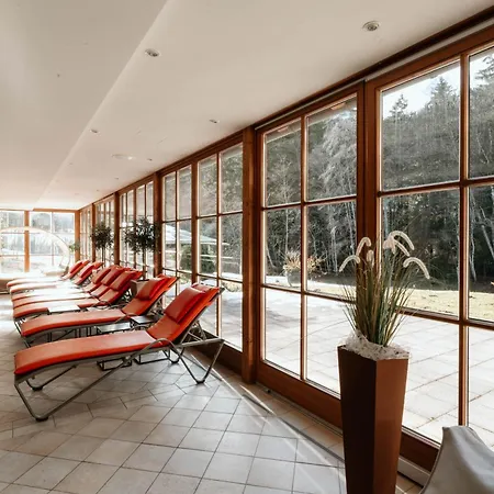 Hotell Hotel Neuhaeusl - Herzlich Familiaer 4*