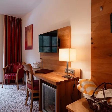 Hotel Neuhaeusl - Herzlich Familiaer 4*