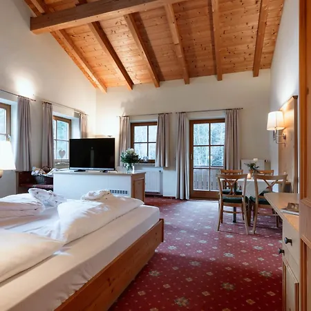 Hotell Hotel Neuhaeusl - Herzlich Familiaer