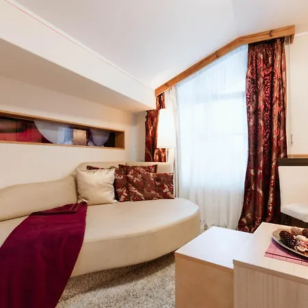 Hotel Neuhaeusl - Herzlich Familiaer Hotell 4*