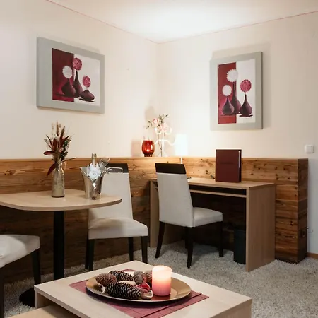 Neuhaeusl - Herzlich Familiaer 4*