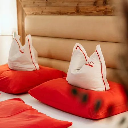 Hotel Neuhaeusl - Herzlich Familiaer 4*
