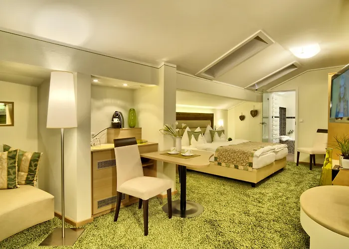 Hotel Neuhaeusl Superior 4*