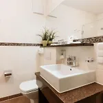 Neuhaeusl Superior Hotel 4*