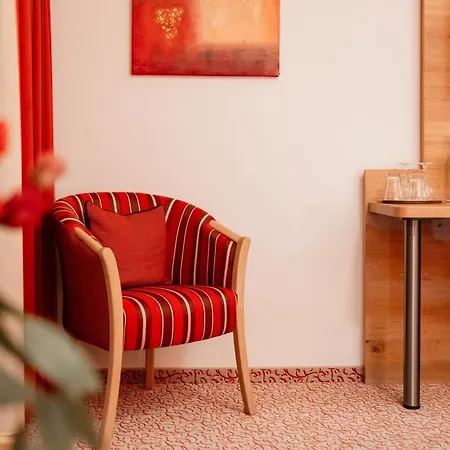 Neuhaeusl Superior Hotel 4*