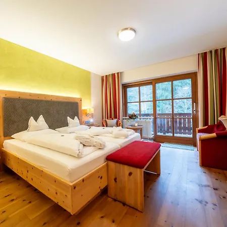 Hotel Neuhaeusl Superior 4*