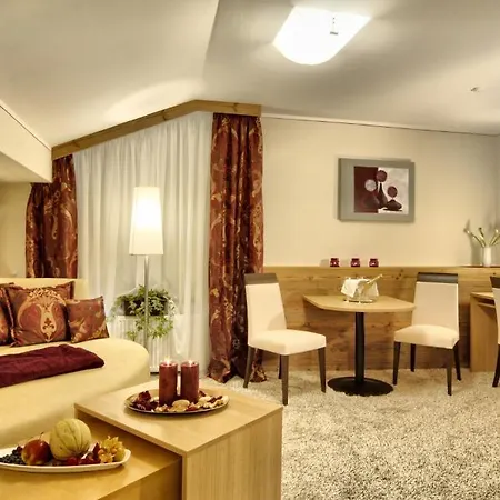 Neuhaeusl Superior Hotel 4*